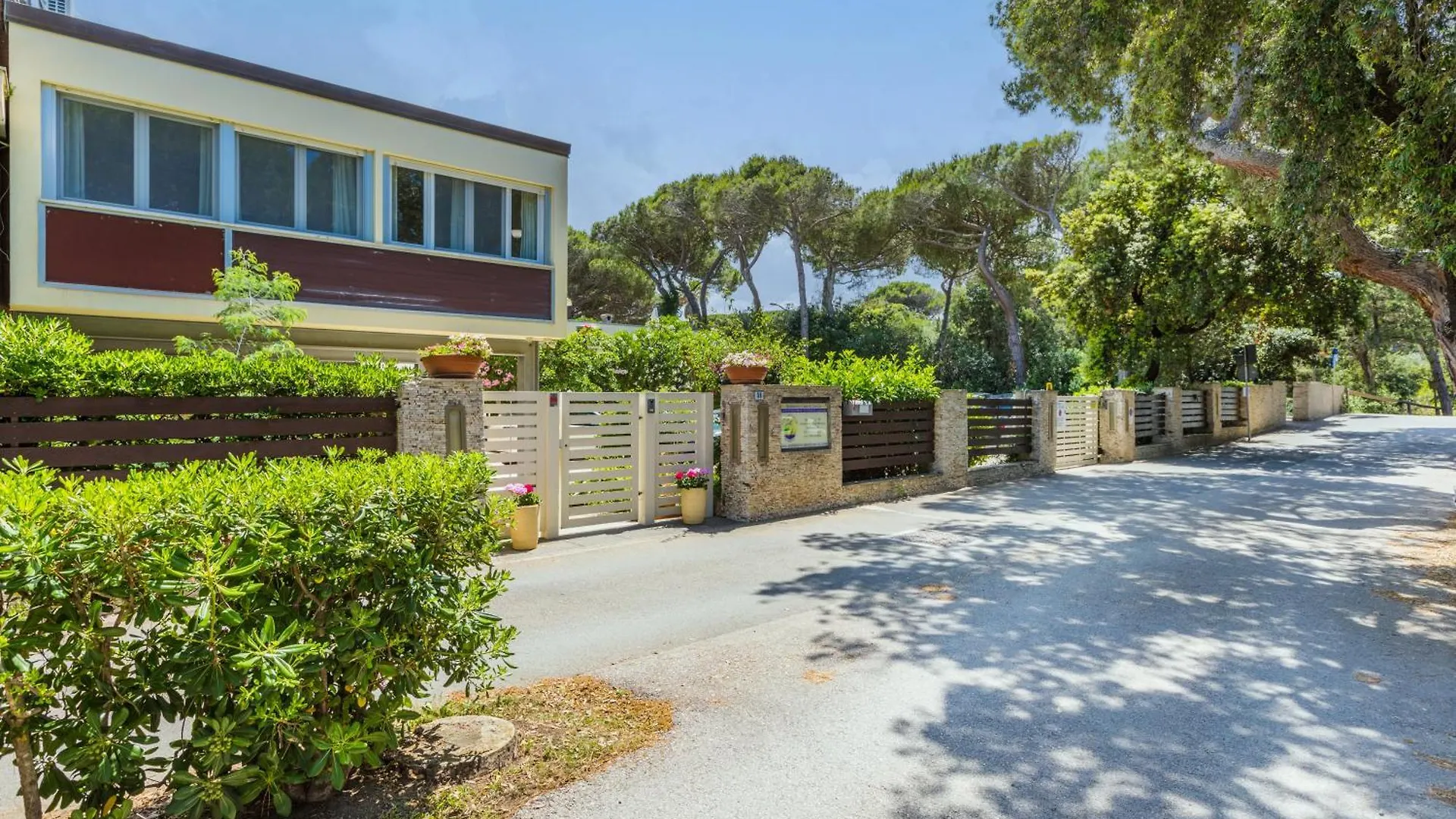 Residence Casa Di Caccia Marina Di Bibbona Italy